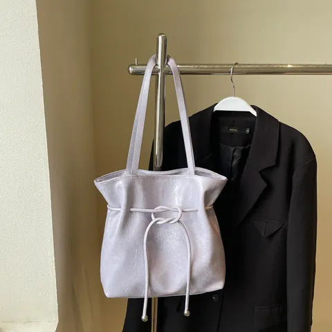 Borsa Tote da Donna a Grande Capacità in Pelle PU Increspata Borsa a Tracolla Con Ciondolo a Fiocco di Künstliche Perle Borsa Urban Minimalista