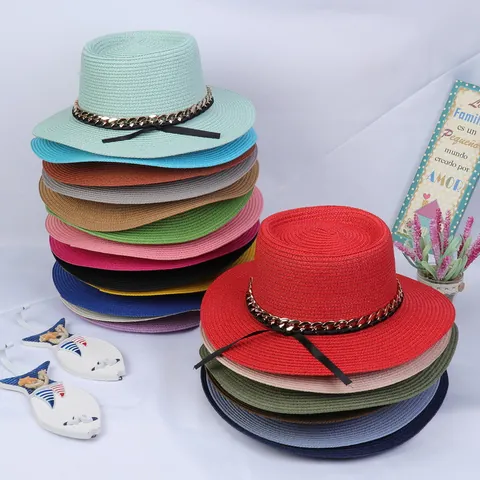 Chapeau Canotier en Paille d'Été pour Femmes Avec Chaîne en Métal Doré et Nœud en Ruban Noir Protection Solaire Plage