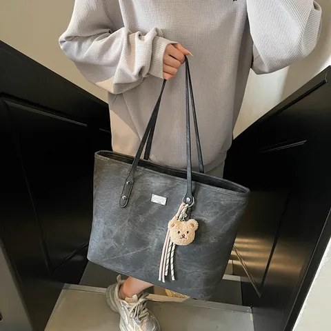 Large Capacity Tote Bag For Women PU Leather Fashion Shoulder Underarm Bag Solid Color Commuter Handbag With Bear Pendant