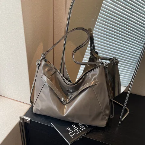 Dames Grote Capaciteit Retro Glanzend PU Leer Tote Tas Multifunctionele Schoudertas Crossbody Rugzak Met Metalen Sluiting