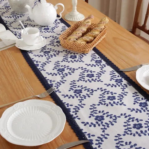 Vintage Blau Floral Baumwollleinen Tischläufer Mit Elegantem Spitzenrand Für Esstisch Haus Party Dekoration
