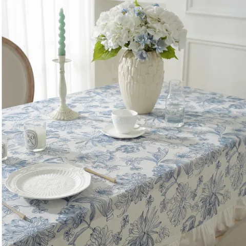 Franse Pastorale Blauw en Wit Bloemig Katoenen Tafelkleed Met Gerolde Rand Waterdicht Oliebestendig Elegant Tafelkleed