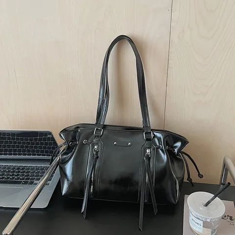 Vintage Glänzende PU-Leder Einkaufstasche Damen Großes Fassungsvermögen Kordelzug Schultertasche Quasten Reißverschluss Pendler Tasche