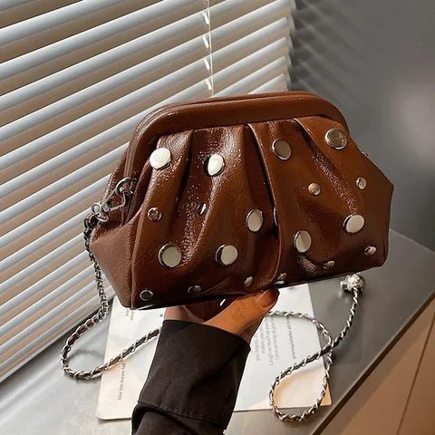 Sac Dumpling Plissé à Rivets pour Femmes Vintage en Cuir PU Chaîne Bandoulière Sac à Main Cloud Rétro Mode Quotidienne