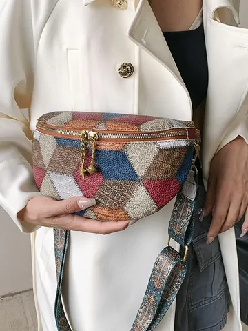 Sac en Bandoulière Rétro Patchwork pour Femmes Style Bohème Vintage Sacoche Selle Avec Large Sangle Ethnique Sac Sling Imprimé Géométrique Sac à Épaule en Cuir PU