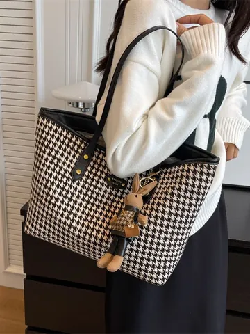 Bolso Tote de Pata de Gallo para Mujer Gran Capacidad Vintage Bolso de Hombro de Lona Con Ribete de Cuero PU y Colgante de Conejo