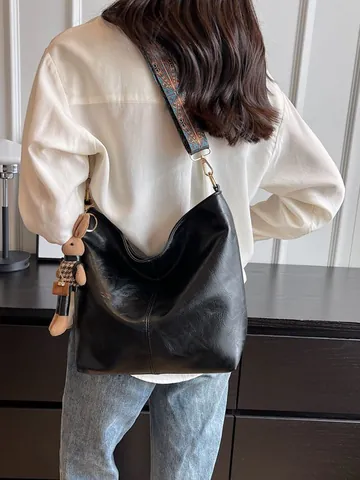 Retro PU Leder Tote Bag Für Damen Große Kapazität Schultertasche Mit Ethno Druck Breiter Riemen Und Kaninchen Anhänger Zubehör