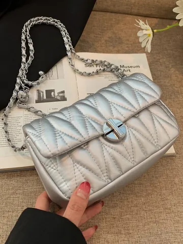 Damen Gesteppte Ketten-Umhängetasche PU-Leder V-Muster Rautenmuster Schultertasche Mit Rundem Metall-Drehverschluss Und Verstellbarem Metallkugel-Kettengurt Modische Kleine Quadratische Tasche Für Den Alltag Party