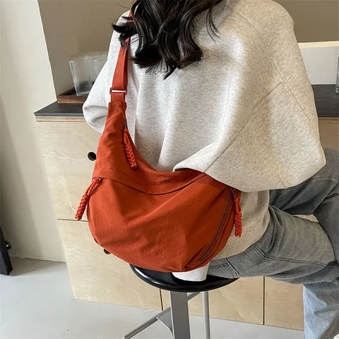 Damen Nylon Umhängetasche Große Kapazität Lässig Japanisch Ins-Stil Hobo Tasche Mondform Dumpling Tasche Mit Geflochtenen Reißverschlüssen
