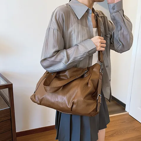 Women's Retro PU Leather Tote Bag Large Capacity Rivet Shoulder Handbag Vintage Solid Color Commuting Crossbody Purse For Daily