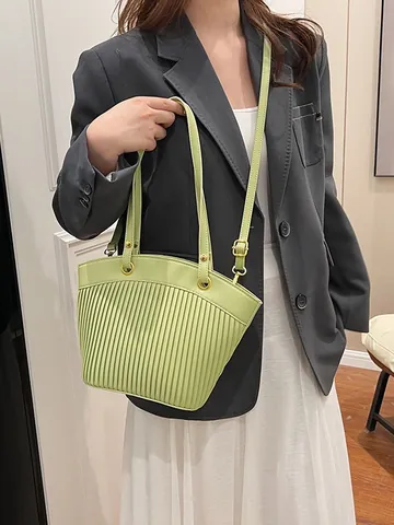 Women Pleated Tote Bag Large Capacity PU Leather Bucket Bag With Gold Hardware Shoulder Bag Casual Commuting Handbag