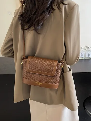 Mode Geweven PU Leer Crossbodytas Voor Vrouwen 2025 Nieuwe Eenvoudige Contrastkleur Kleine Vierkante Schoudertas Veelzijdige Casual Handtas