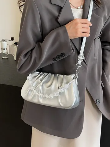 Dames Geplooide Wolken Crossbody Tas PU Leer Onderarm Schoudertas Met Acryl Parels Ketting Street Style Dagelijkse Handtas