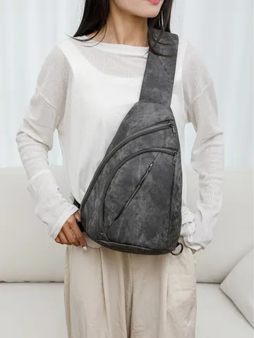Sac de Poitrine en Cuir PU Vintage Pour Hommes Femmes Rétro Multi Fermeture Éclair Sling Bag Grande Capacité Bandoulière Réglable Sac à Bandoulière Décontracté