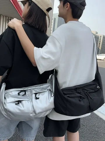 Borsa a Tracolla in Nylon Grande Capacità Uomo Donna Streetwear Messenger Bag Utility Dumpling Borsa Zaino da Viaggio