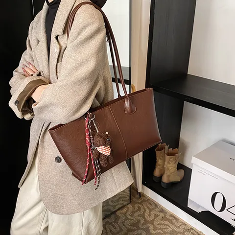 Grote Capaciteit Tote Bag Voor Vrouwen PU Leer Minimalistische Schoudertas Met Beer Hanger Dagelijks Woon Werkverkeer Tas