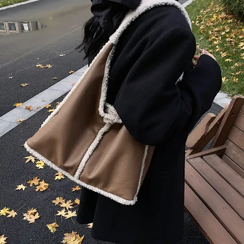 Women Retro Large PU Leather Tote Bag With Faux Lamb Wool Trim Winter Contrast Color Large Capacity Single Shoulder Hobo Bag