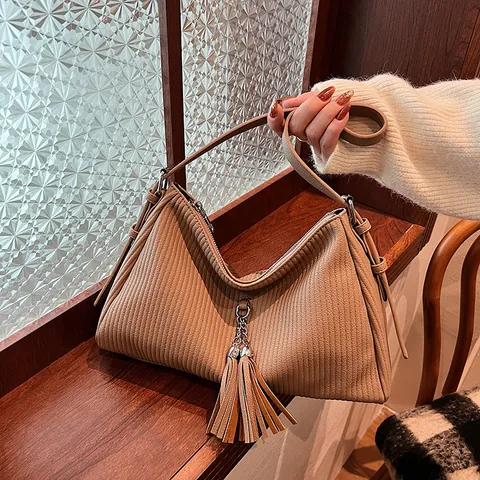 Bolso de Hombro Vintage Plisado con Borlas para Mujer Gran Capacidad Cuero PU Textura de Costillas Verticales Bolso Tote Hobo