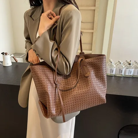 Women Minimalist Woven PU Leather Tote Bag Large Capacity Retro Solid Color Shoulder Bag For Commuting Daily Use