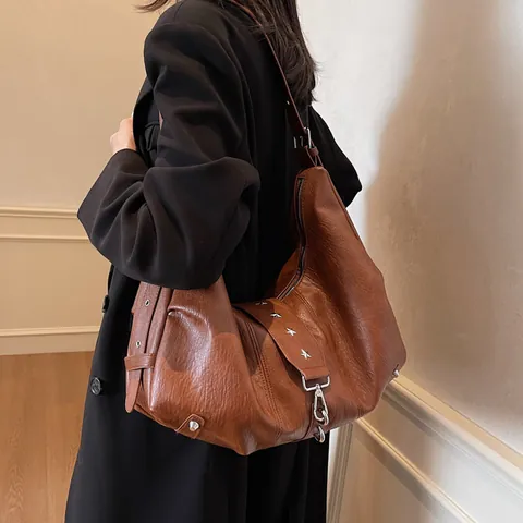 Vintage PU Leather Large Capacity Hobo Bag For Women With Star Rivets Slouchy Shoulder Bag Casual Tote Commute Handbag