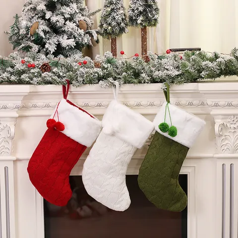 Calze di Natale a Maglia Con Bordo in Pelliccia Sintetica e Pompon Decorazione da Appendere per Camino Albero Natale