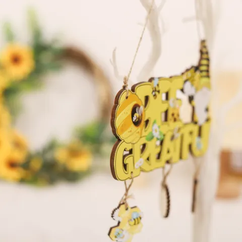 Cartello Appeso in Legno per Giorno delle Api Gnomo Rustico Girasole Ape Felice Pendente Decorazione Parete Finestra Casa Festa