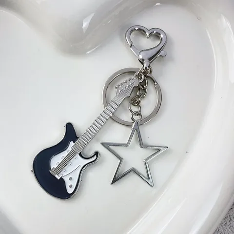 Vintage Punk Zinc Alloy Guitar Keychain Musical Instrument Bag Charm With Heart Clasp And Star Pendant For Women Girls Gift