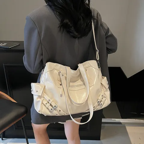 Borsa Tote Moto Vintage con Borchie per Donna Grande Capacità in Pelle PU Borsa a Tracolla Casual Viaggio Pendolare