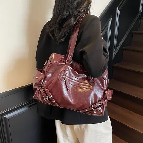 Borsa Tote Moto Vintage con Borchie per Donna Grande Capacità in Pelle PU Borsa a Tracolla Casual Viaggio Pendolare