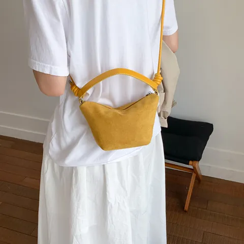 Bolso Casual De PU Con Textura De Ante Para Mujer Diseño Dumpling Color Caramelo Ligero Bandolera Con Decoración De Nudo Moda