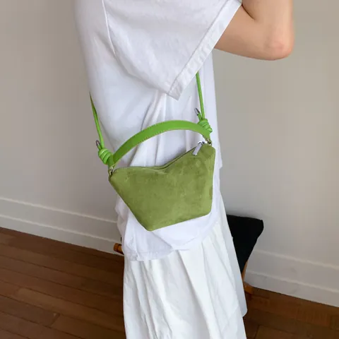 Bolso Casual De PU Con Textura De Ante Para Mujer Diseño Dumpling Color Caramelo Ligero Bandolera Con Decoración De Nudo Moda