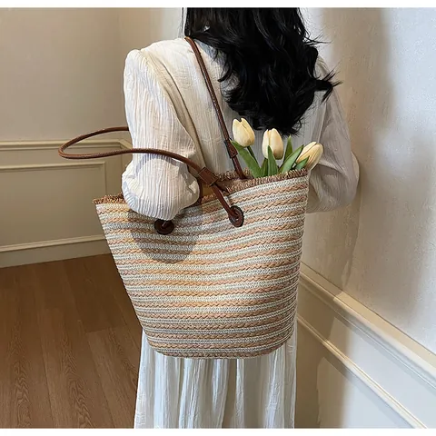 Borsa Tote in Paglia Intrecciata di Moda con Motivo a Strisce Grande Capacità Bordo Frangiato Tracolla in PU Borsa da Donna per Mare