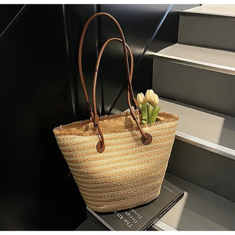 Borsa Tote in Paglia Intrecciata di Moda con Motivo a Strisce Grande Capacità Bordo Frangiato Tracolla in PU Borsa da Donna per Mare