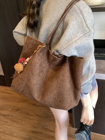 Bolso Tote de Cuero PU Gamuza de Gran Capacidad para Mujer Vintage Simple Bolso de Hombro con Colgante de Borla y Pompón
