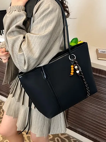 Women Large Capacity Tote Bag PU Leather Shoulder Bag Urban Minimalist Commuting Handbag With Wooden Bead Pendant Decoration