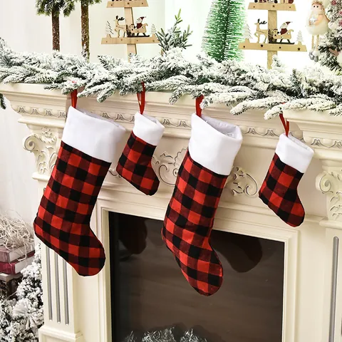 Chaussettes de Noël à Carreaux Buffalo Classique Rouge Noir Blanc Lin Chaussettes de Noël Avec Bordure en Fausse Fourrure