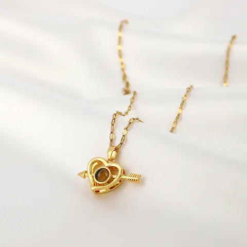 Cupid Arrow Through Heart Pendant Necklace Gold Plated Copper Zirconia One Hundred Languages Projection Stone Jewelry Gift