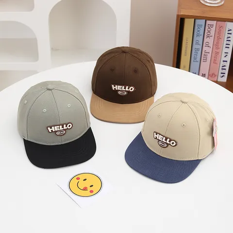 Gorra de Béisbol para Niños Ala Plana Color de Contraste Snapback Con Parche Bordado Letra Hello Para Niños Niñas Protección Solar