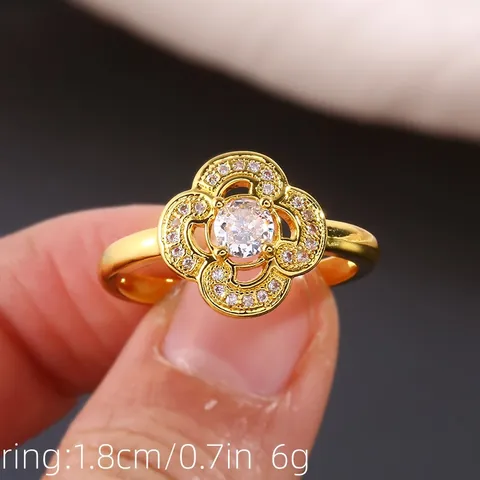 Luxury Copper Zircon Clover Ring For Women Four Leaf Flower Design Sparkling Moissanite Ring Elegant Jewelry Gold Silver Plated Finger Ring