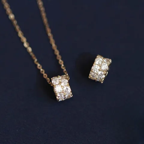 Collier Pendentif Cylindrique en Cuivre et Zirconia Plaqué Or Bijoux Minimalistes Chaîne de Clavicule Perle de Chance Femme