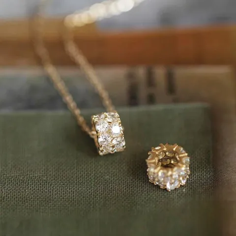 Collier Pendentif Cylindrique en Cuivre et Zirconia Plaqué Or Bijoux Minimalistes Chaîne de Clavicule Perle de Chance Femme