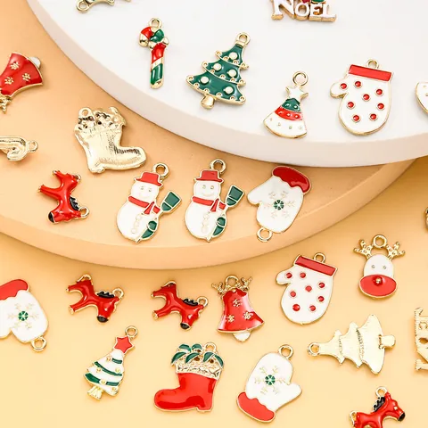 Breloques en Alliage Émail de Noël pour Bijoux DIY Bonhomme de Neige Sapin de Noël Renne Cloche Pendentif Collier Artisanat
