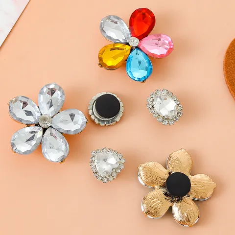 Bunte Strass Blume Schuhanhänger Set Legierung Herz Geometrische DIY Dekoration Für Clogs Sandalen Damen Modeschmuck