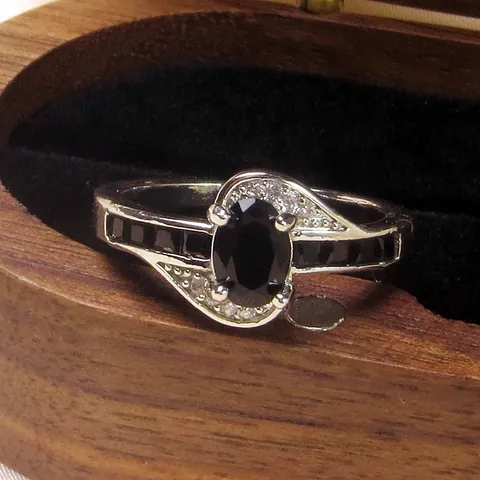Retro Luxury Copper Zirconia Rotating Flower Ring For Women Oval Black Purple Inlaid Rhinestone Jewelry Finger Ring Gift
