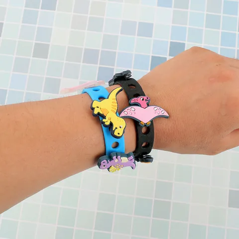 Ciondoli per Scarpe in PVC a Forma di Dinosauro Luminoso per Sabot Decorazione Cartone Animato Glow In The Dark Fai Da Te Bambini