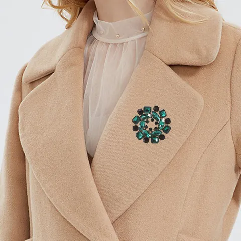 Vintage Luxury Emerald Green Flower Brooch Alloy Rhinestone Enamel Circle Pin For Women Fashion Jewelry Apparel Accessories