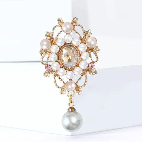 Vintage Palace Style Alloy Rhinestone Brooch With Artificial Pearl Flower Pattern Gold Plated Elegant Breastpin For Women Banquet Wedding