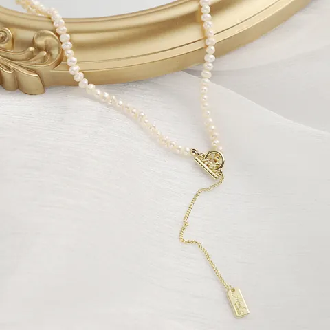 Elegante Collana di Perle d'Acqua Dolce in Rame Placcato Oro Con Fibbia OT e Targhetta in Metallo Gioielli Minimalisti Donna