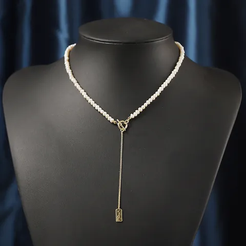 Elegante Collana di Perle d'Acqua Dolce in Rame Placcato Oro Con Fibbia OT e Targhetta in Metallo Gioielli Minimalisti Donna