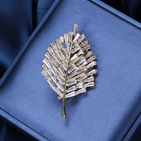 Elegant Leaf Brooch For Women Copper Micro Inlaid Zirconia Baguette Cut Gold Silver Plated Suit Coat Dress Pin Jewelry Gift